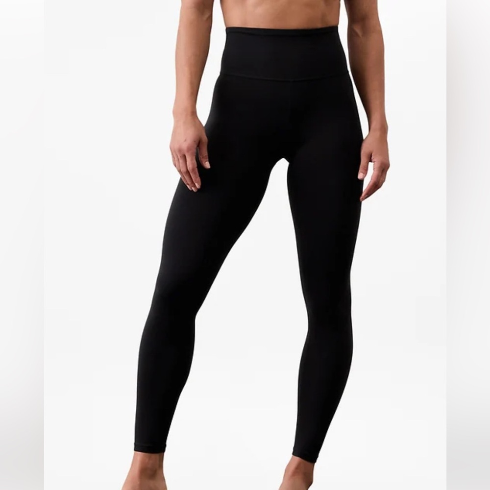 M - Athleta high rise elevation leggings